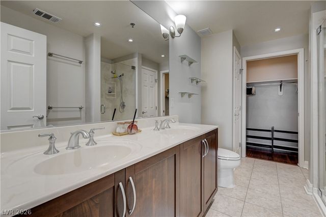 150 North Las Vegas Boulevard 2002, Las Vegas, NV 89101