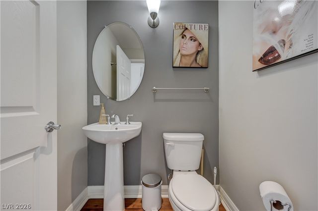 150 North Las Vegas Boulevard 2002, Las Vegas, NV 89101