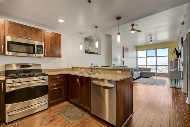 150 North Las Vegas Boulevard 2002, Las Vegas, NV 89101