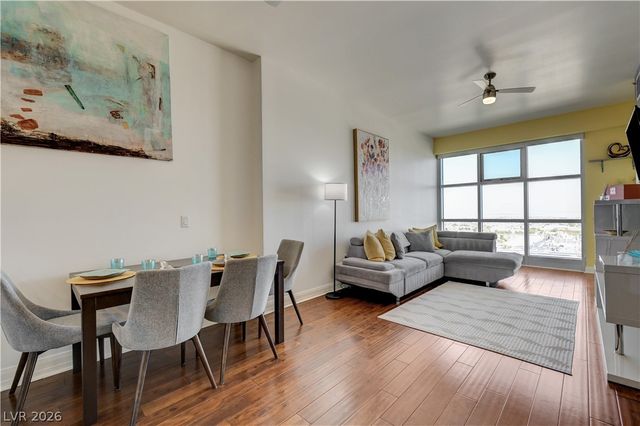 150 North Las Vegas Boulevard 2002, Las Vegas, NV 89101