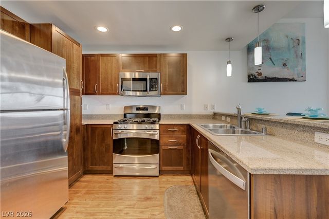 150 North Las Vegas Boulevard 2002, Las Vegas, NV 89101