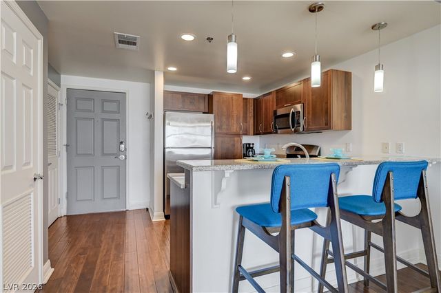 150 North Las Vegas Boulevard 2002, Las Vegas, NV 89101