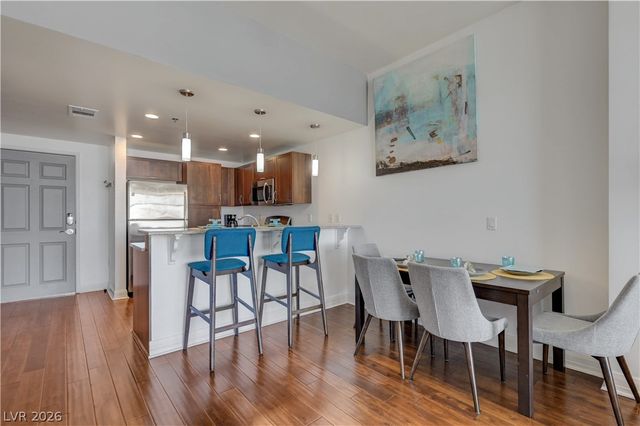 150 North Las Vegas Boulevard 2002, Las Vegas, NV 89101