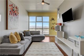 150 North Las Vegas Boulevard 2002, Las Vegas, NV 89101