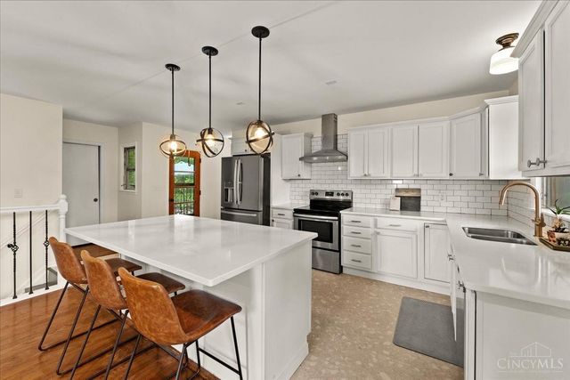 312 Ardon Lane, Wyoming, OH 45215