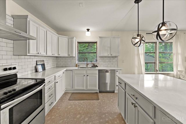 312 Ardon Lane, Wyoming, OH 45215