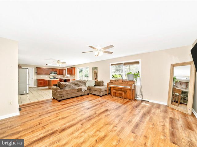 16815 CAVALRY DR, Williamsport, MD 21795