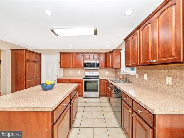 16815 CAVALRY DR, Williamsport, MD 21795