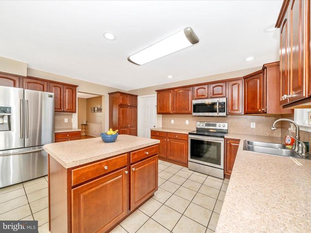 16815 CAVALRY DR, Williamsport, MD 21795