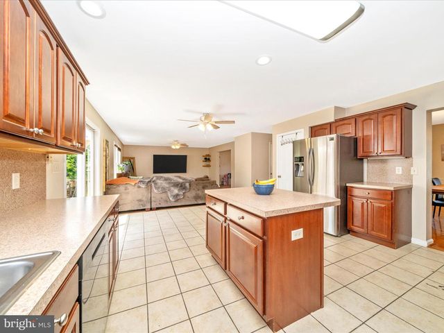 16815 CAVALRY DR, Williamsport, MD 21795