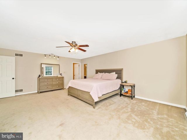 16815 CAVALRY DR, Williamsport, MD 21795