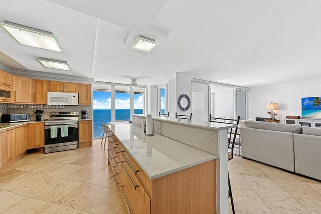 881 Ocean Drive 19C, Key Biscayne, FL 33149