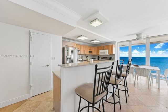881 Ocean Drive 19C, Key Biscayne, FL 33149