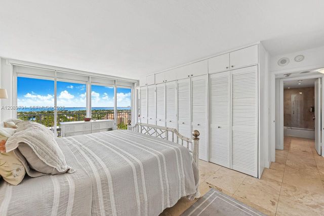 881 Ocean Drive 19C, Key Biscayne, FL 33149