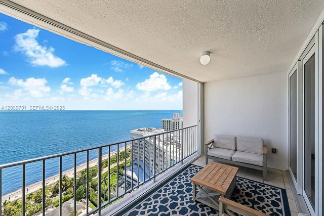 881 Ocean Drive 19C, Key Biscayne, FL 33149