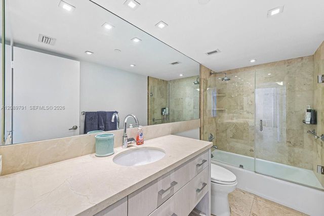 881 Ocean Drive 19C, Key Biscayne, FL 33149