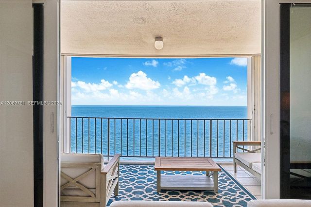 881 Ocean Drive 19C, Key Biscayne, FL 33149