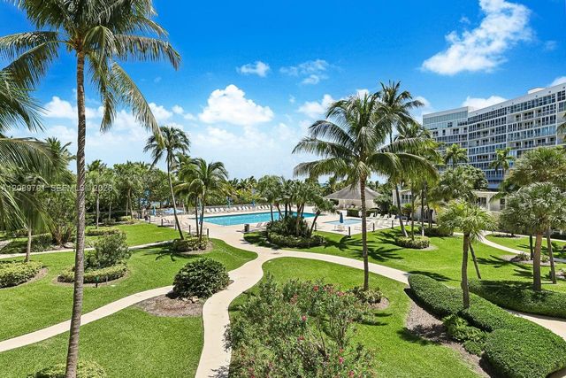 881 Ocean Drive 19C, Key Biscayne, FL 33149