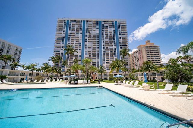 881 Ocean Drive 19C, Key Biscayne, FL 33149