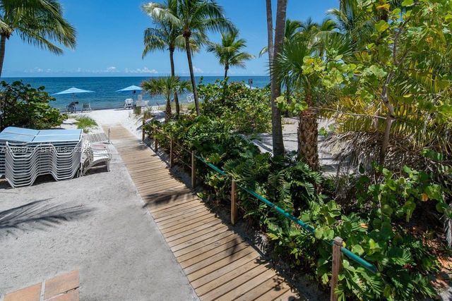881 Ocean Drive 19C, Key Biscayne, FL 33149