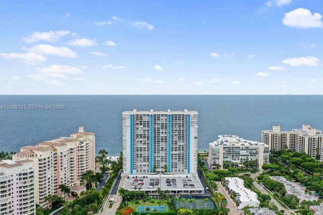 881 Ocean Drive 19C, Key Biscayne, FL 33149
