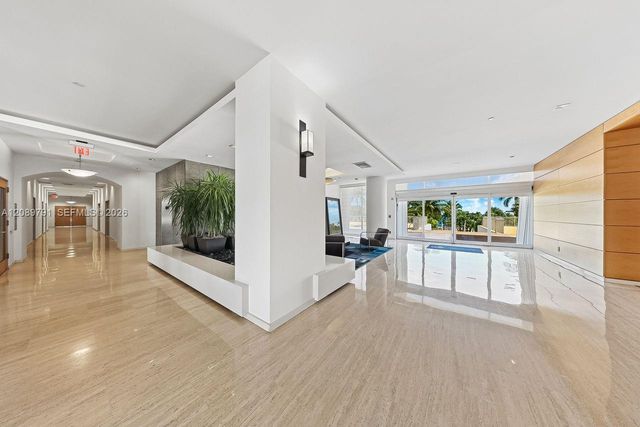 881 Ocean Drive 19C, Key Biscayne, FL 33149