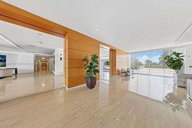 881 Ocean Drive 19C, Key Biscayne, FL 33149
