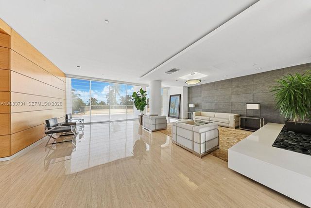 881 Ocean Drive 19C, Key Biscayne, FL 33149
