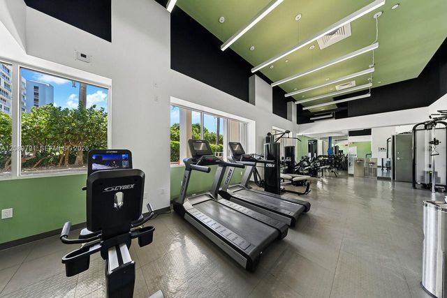 881 Ocean Drive 19C, Key Biscayne, FL 33149