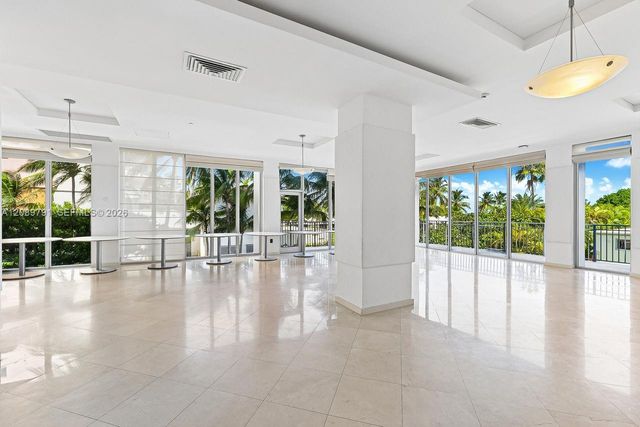 881 Ocean Drive 19C, Key Biscayne, FL 33149
