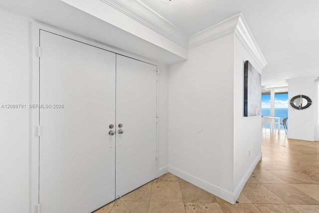 881 Ocean Drive 19C, Key Biscayne, FL 33149