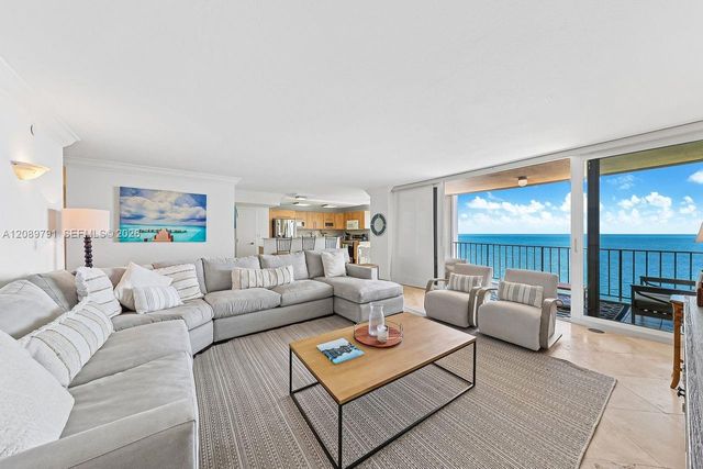 881 Ocean Drive 19C, Key Biscayne, FL 33149
