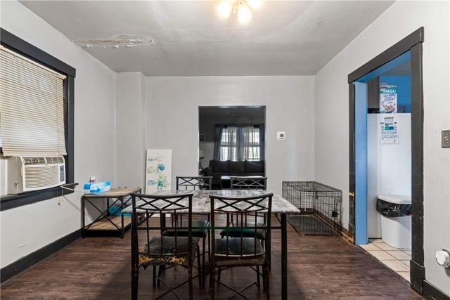 33 Cedricton St, Carrick, PA 15210