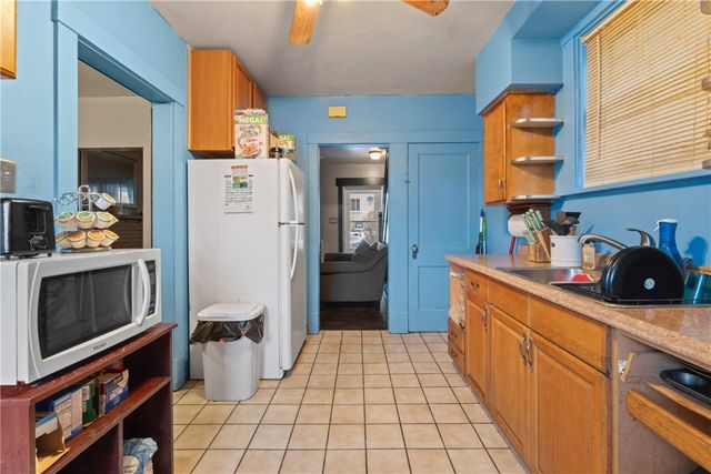 33 Cedricton St, Carrick, PA 15210