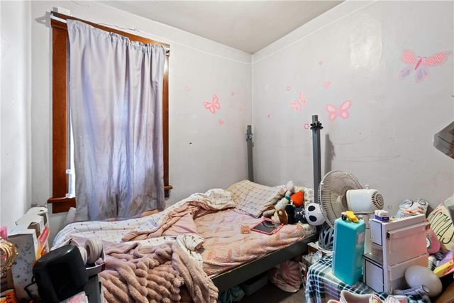 33 Cedricton St, Carrick, PA 15210