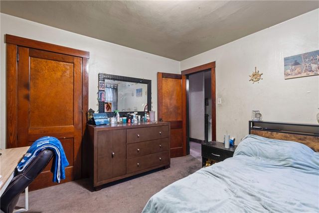 33 Cedricton St, Carrick, PA 15210