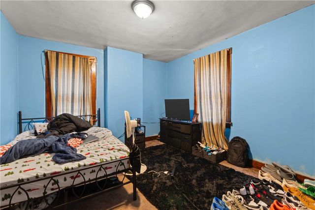 33 Cedricton St, Carrick, PA 15210