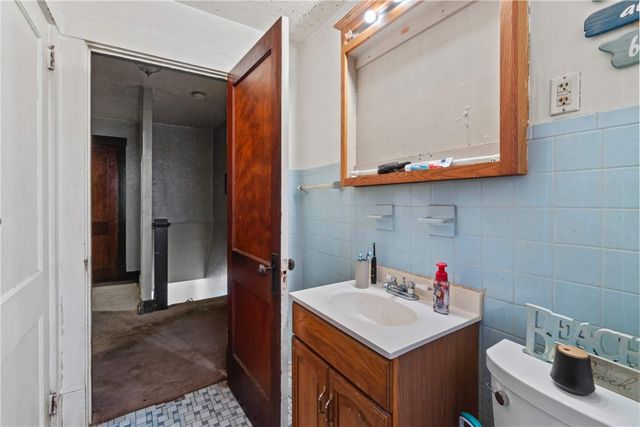 33 Cedricton St, Carrick, PA 15210