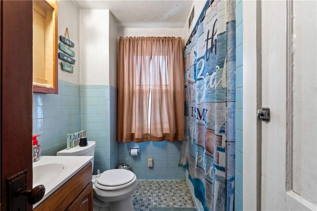 33 Cedricton St, Carrick, PA 15210