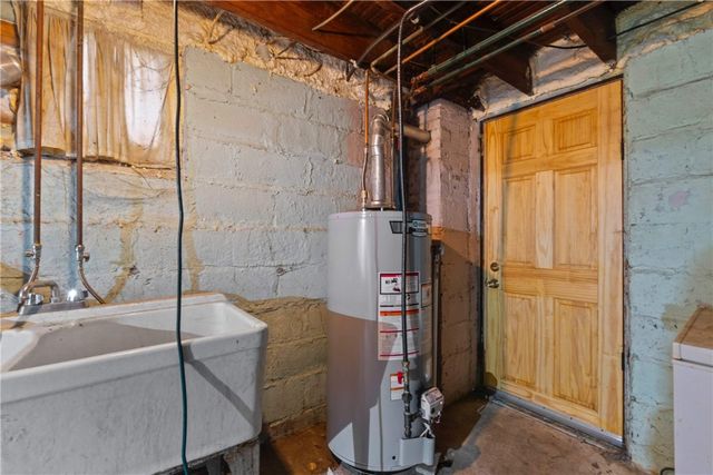 33 Cedricton St, Carrick, PA 15210