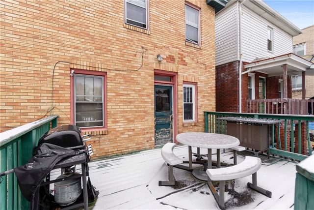 33 Cedricton St, Carrick, PA 15210