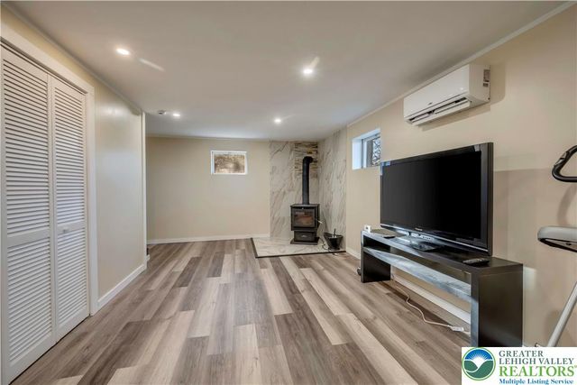 3493 Farview Drive, East Stroudsburg, PA 18302