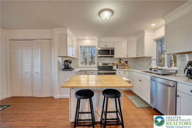 3493 Farview Drive, East Stroudsburg, PA 18302