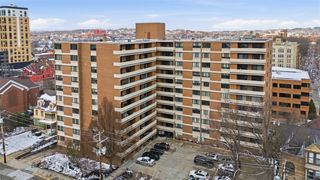 220 N Dithridge Street 1004, Oakland, PA 15213