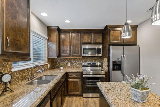 1831 Sherwood Forest Street 28, Houston, TX 77043