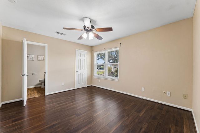 1831 Sherwood Forest Street 28, Houston, TX 77043