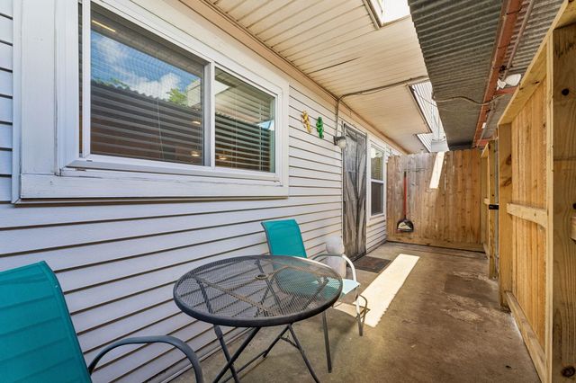 1831 Sherwood Forest Street 28, Houston, TX 77043