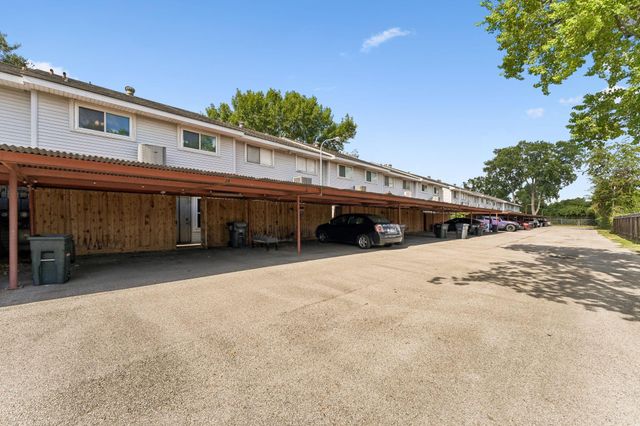1831 Sherwood Forest Street 28, Houston, TX 77043