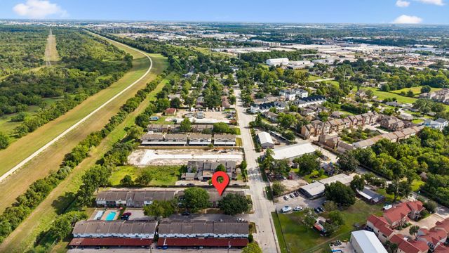 1831 Sherwood Forest Street 28, Houston, TX 77043