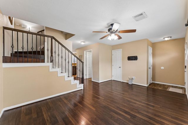 1831 Sherwood Forest Street 28, Houston, TX 77043